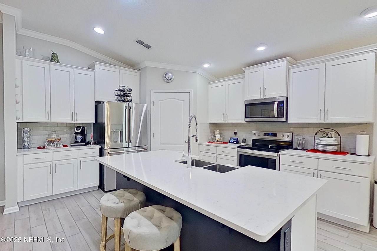 559 Northside Drive - Photo 1