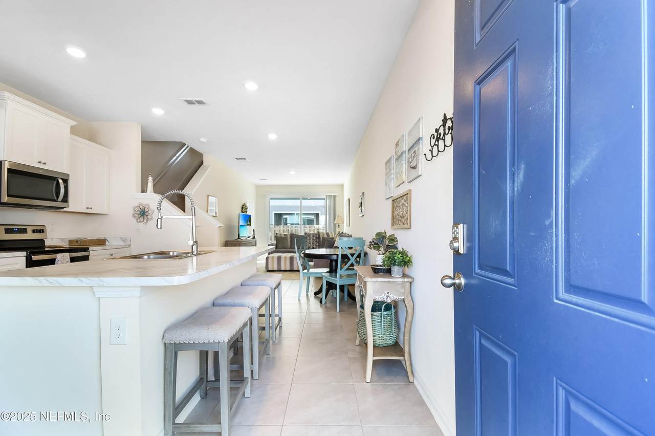 94 Red House Circle - Photo 1