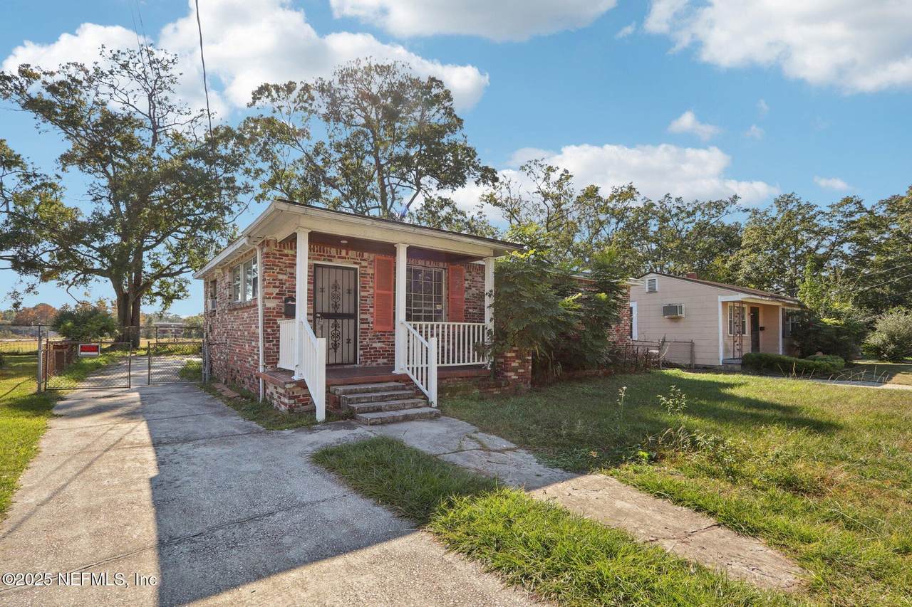 1912 Pullman Court - Photo 1