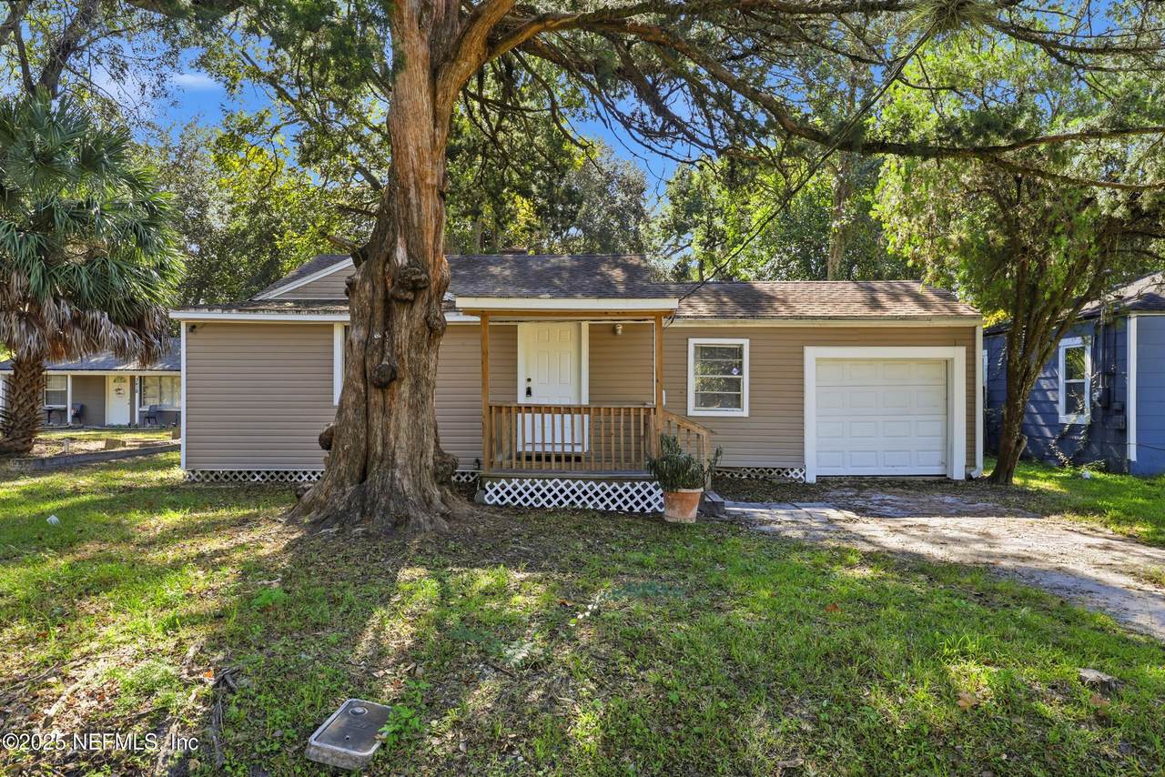 3428 Glen Street - Photo 1