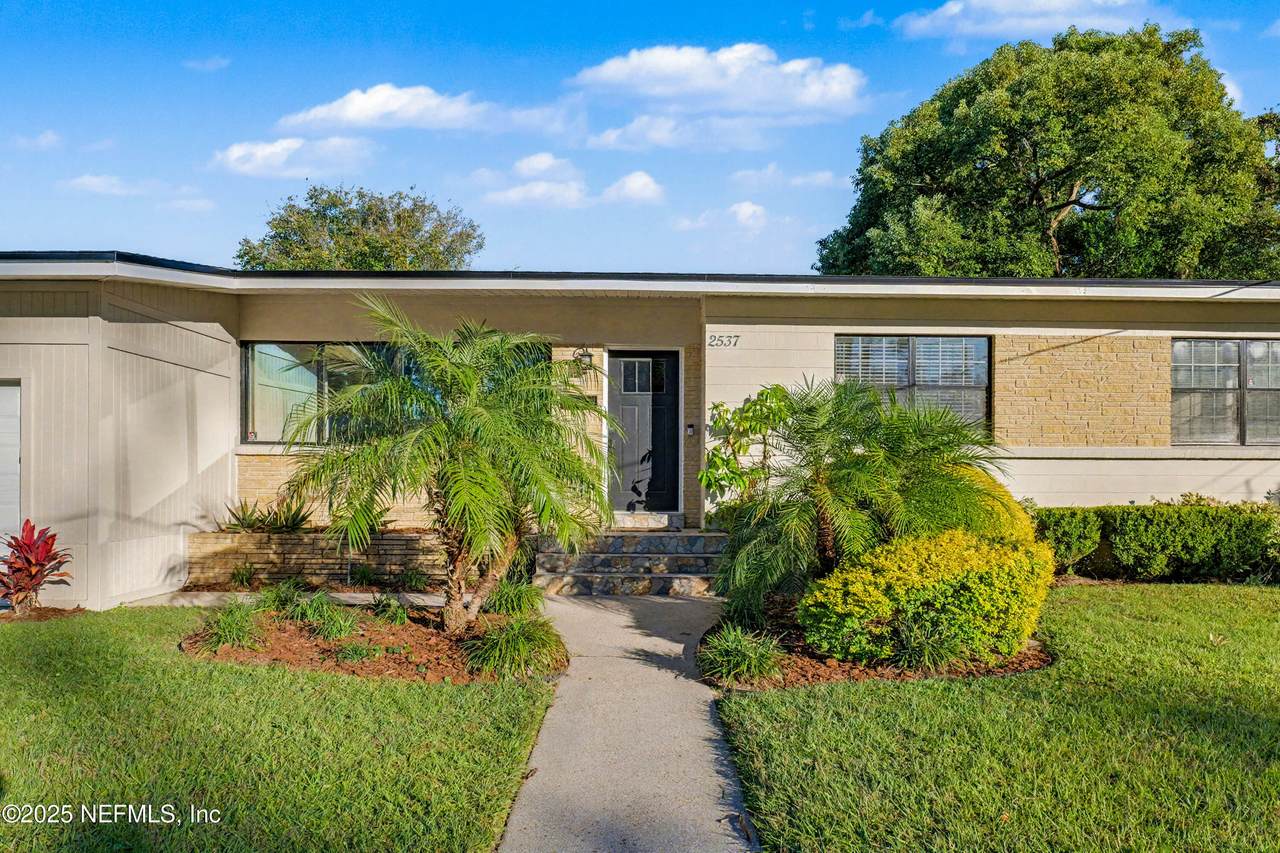 2537 Buttonwood Drive - Photo 1