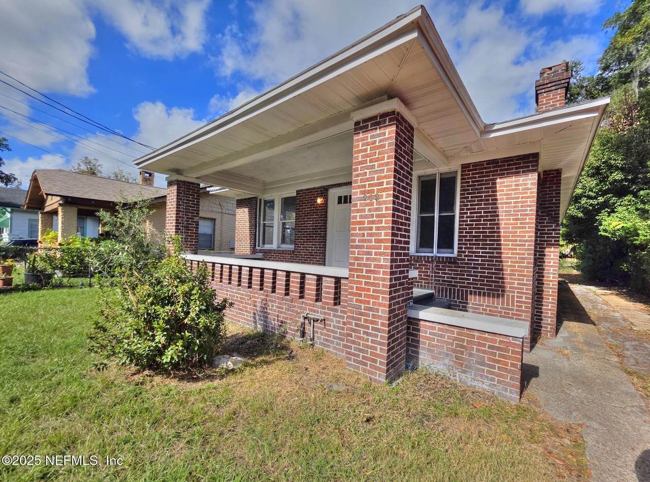 213 24TH Street - Photo 1