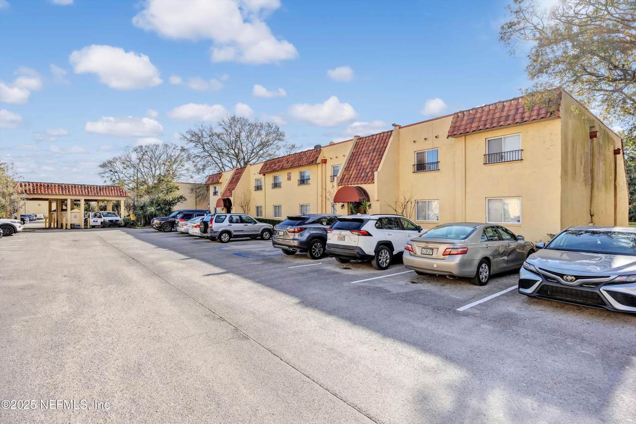 6528 Valerosa Court - Photo 1