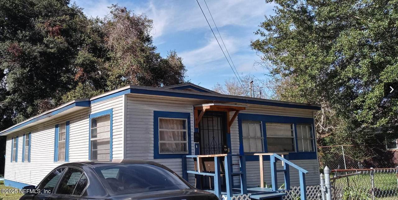 4934 Paris Avenue - Photo 1