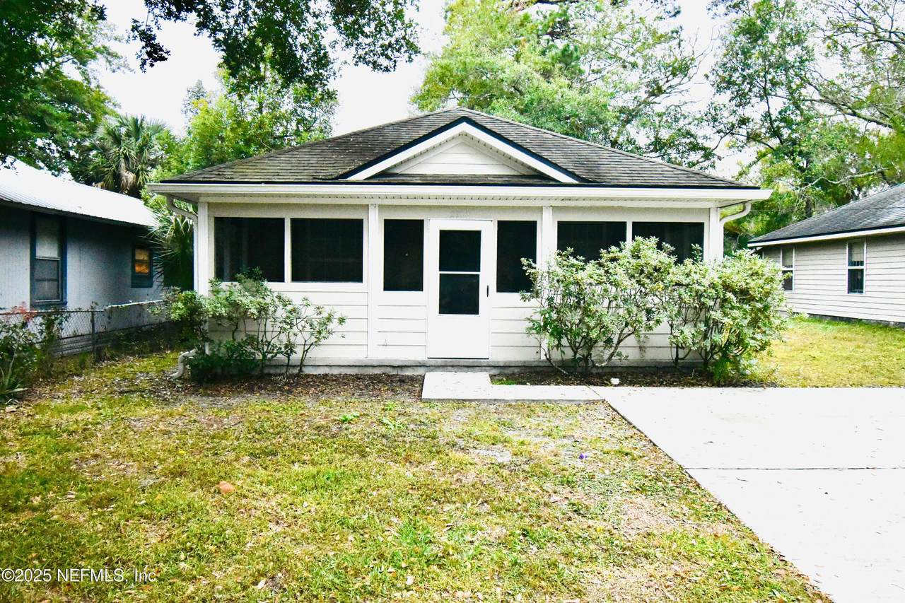 2908 Spencer Street - Photo 1