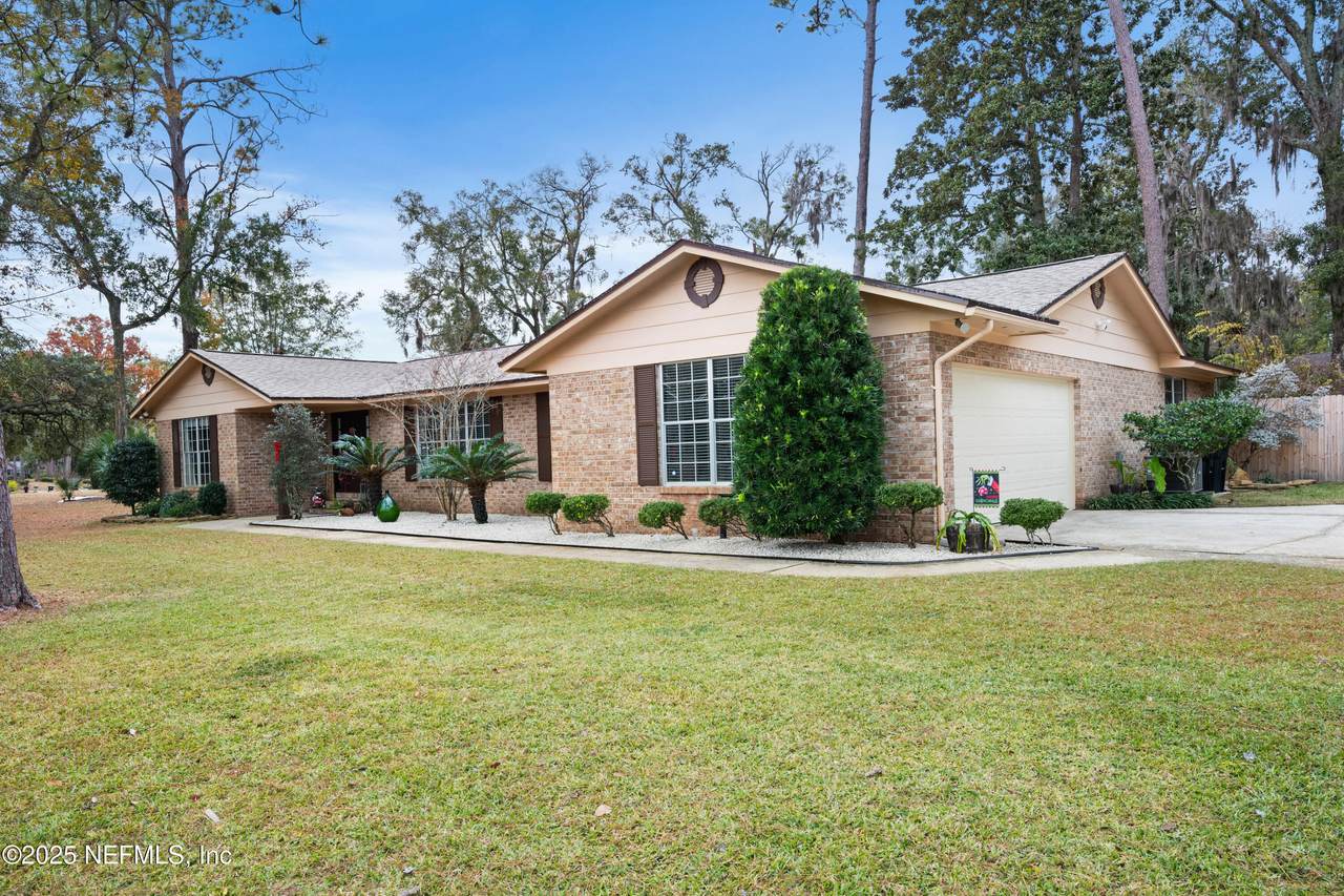 2050 Foxwood Drive - Photo 1