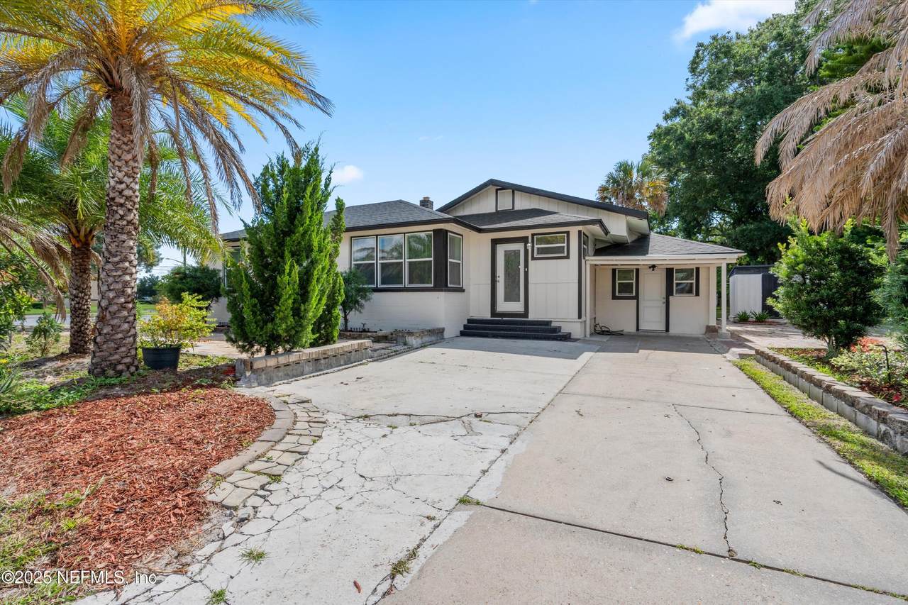 805 Garth Avenue - Photo 1