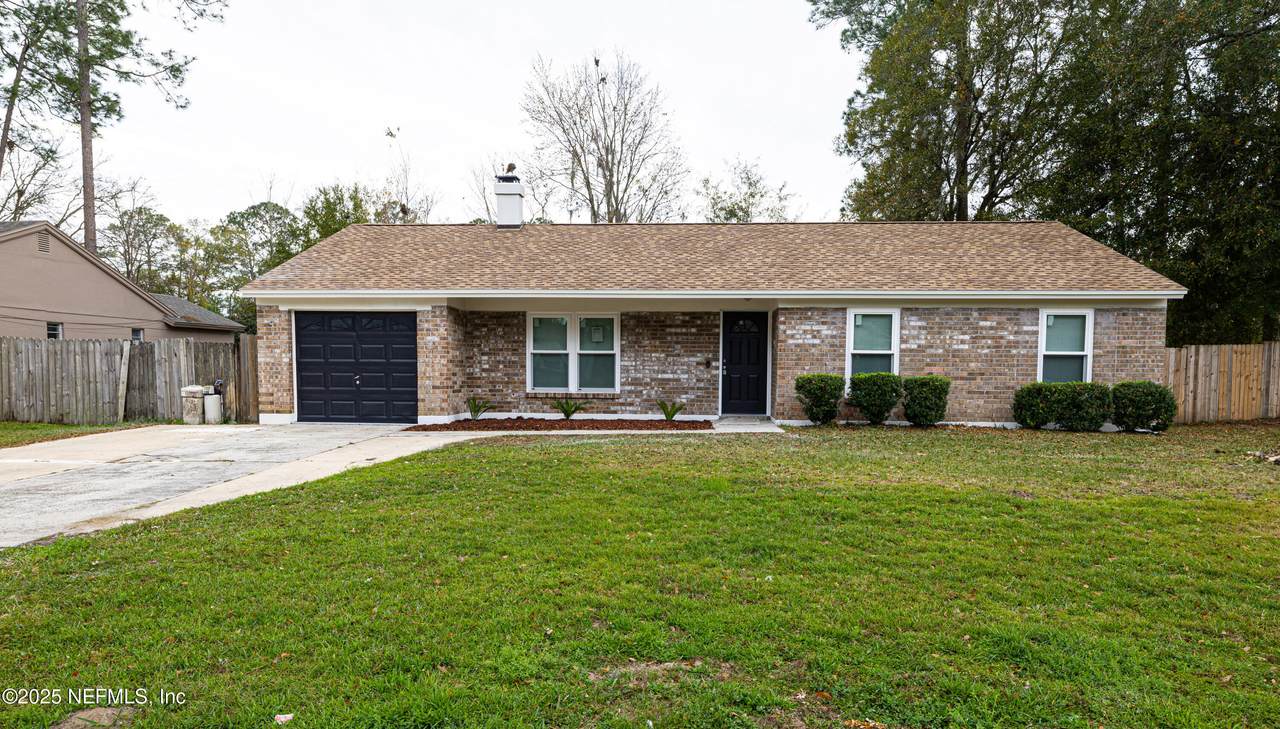 2715 Pinewood Boulevard - Photo 1