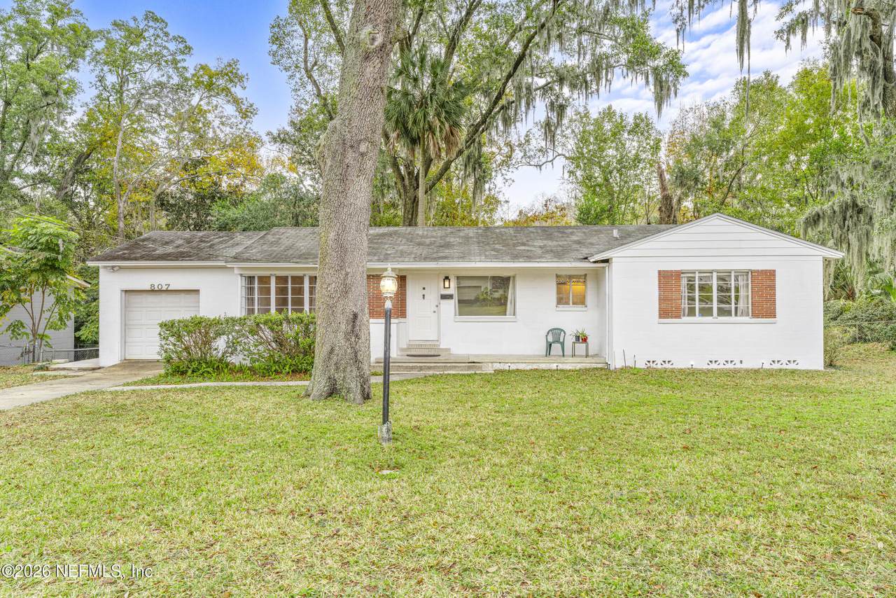 807 Brookmont Avenue - Photo 1