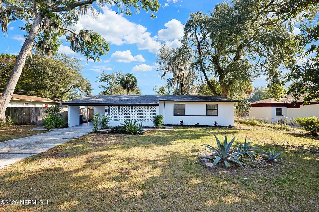 1111 Underhill Drive - Photo 1