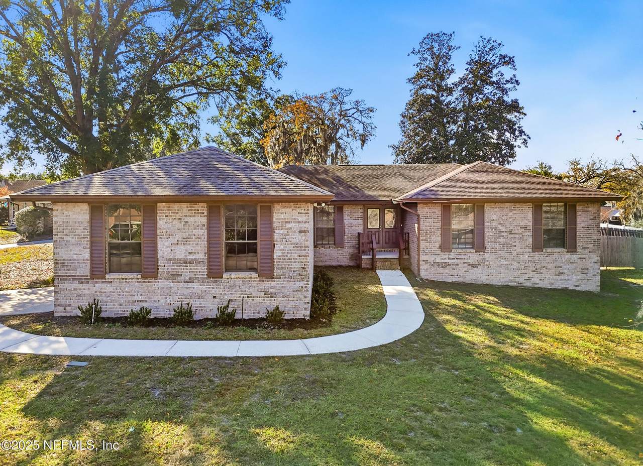 752 Ashwood Street - Photo 1