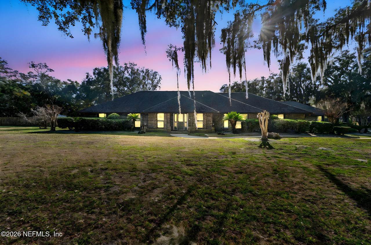 595 Aberdeen Court - Photo 1