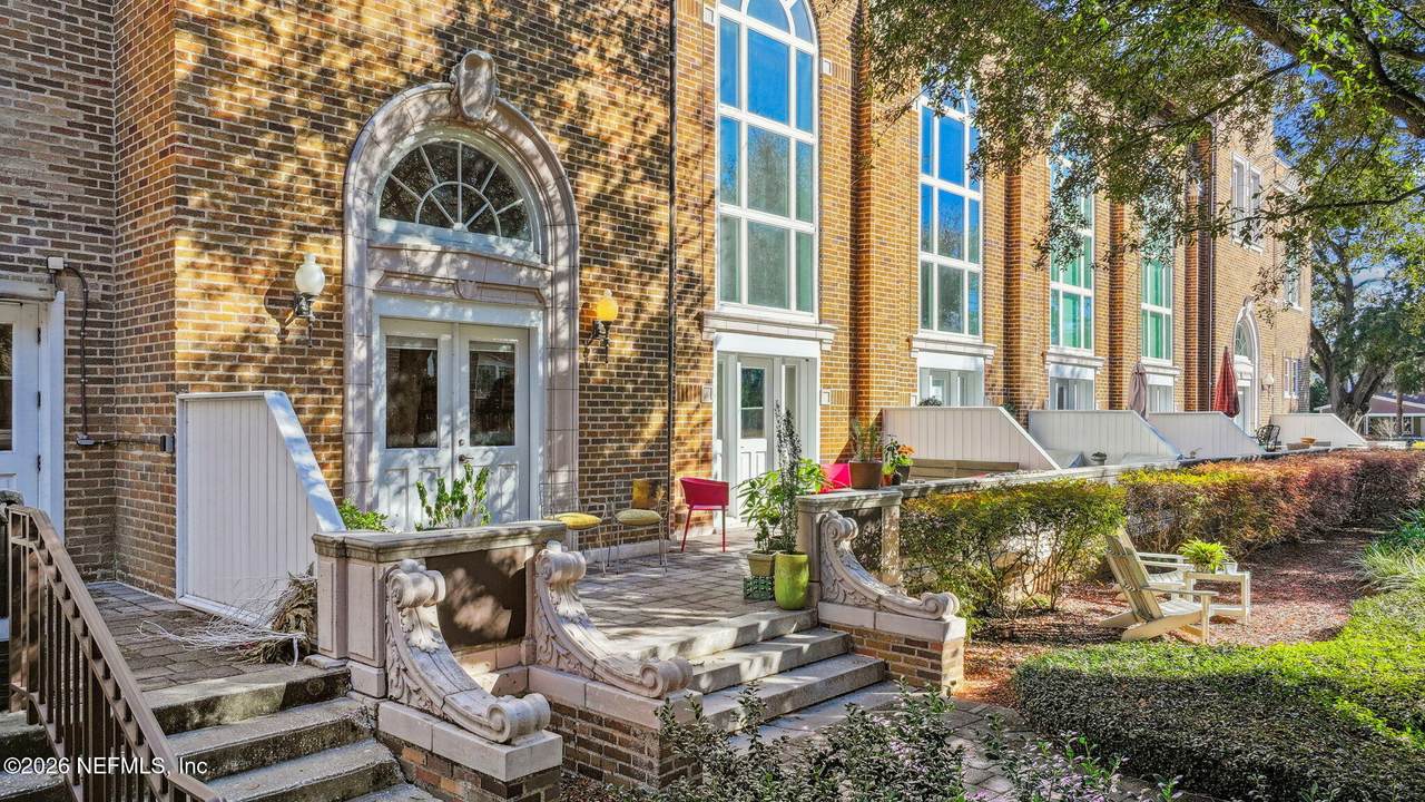 2525 College Street - Photo 1