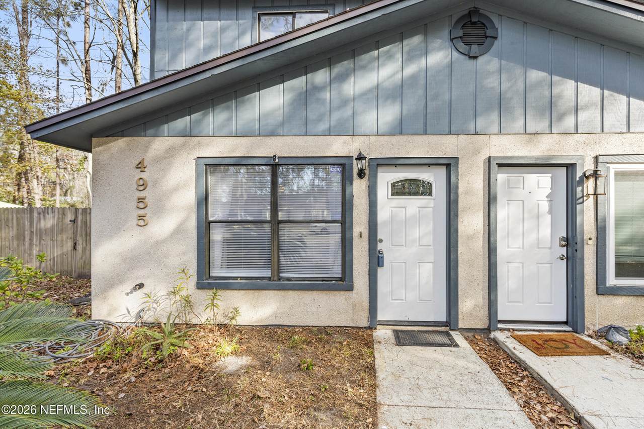 4955 Knightsbridge Circle - Photo 1