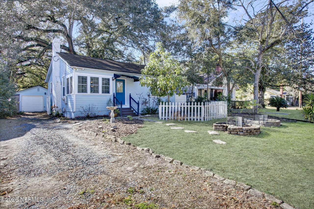 3052 College Street - Photo 1