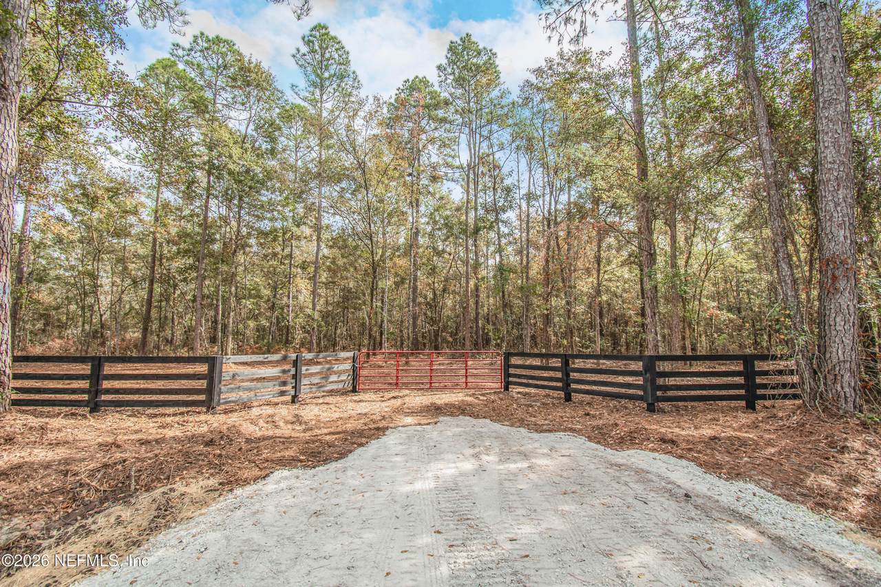 14374 C R 124 - Photo 1