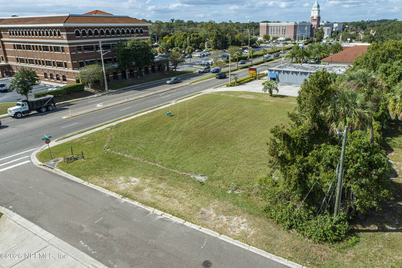 706 Orange Avenue - Photo 1