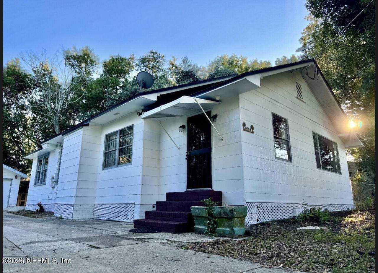 1124 Kenmore Street - Photo 1