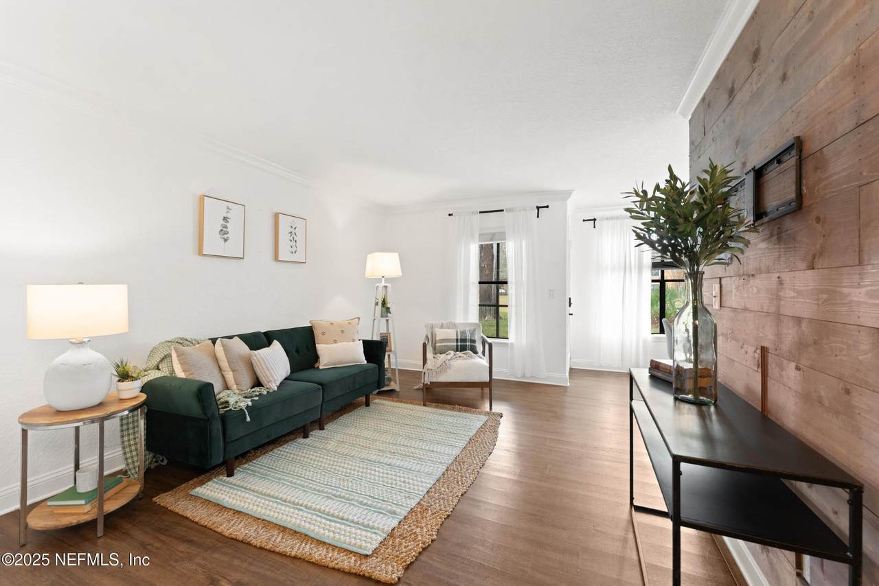 912 Shoreline Circle - Photo 1