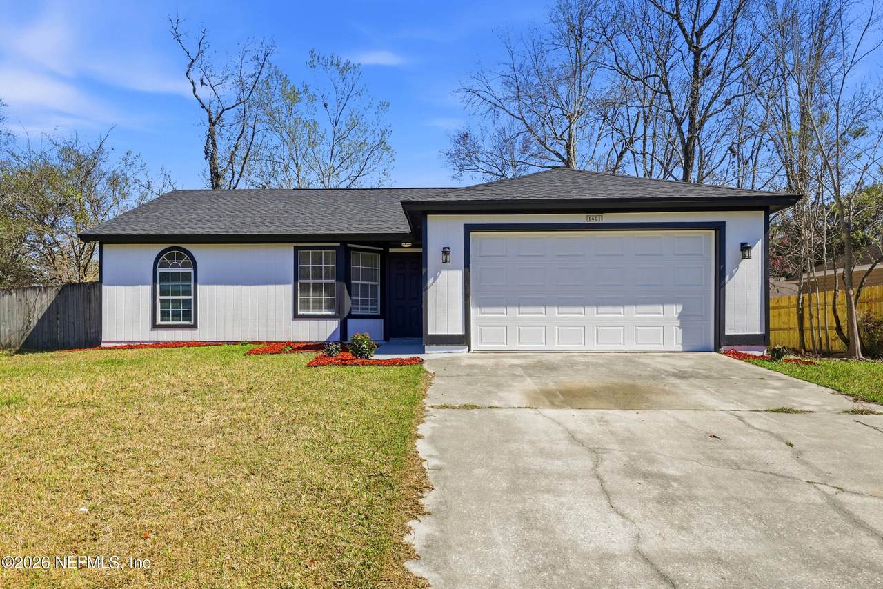 1601 Twin Oak Drive - Photo 1