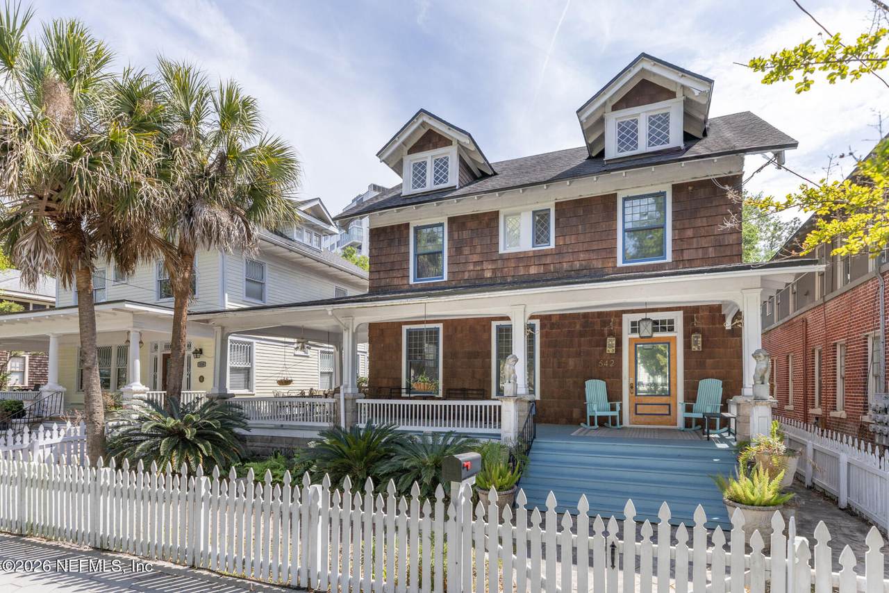 542 Lancaster Street - Photo 1