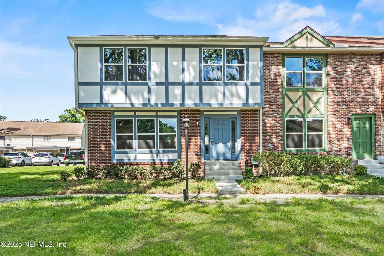 8211 Kensington Square - Photo 1