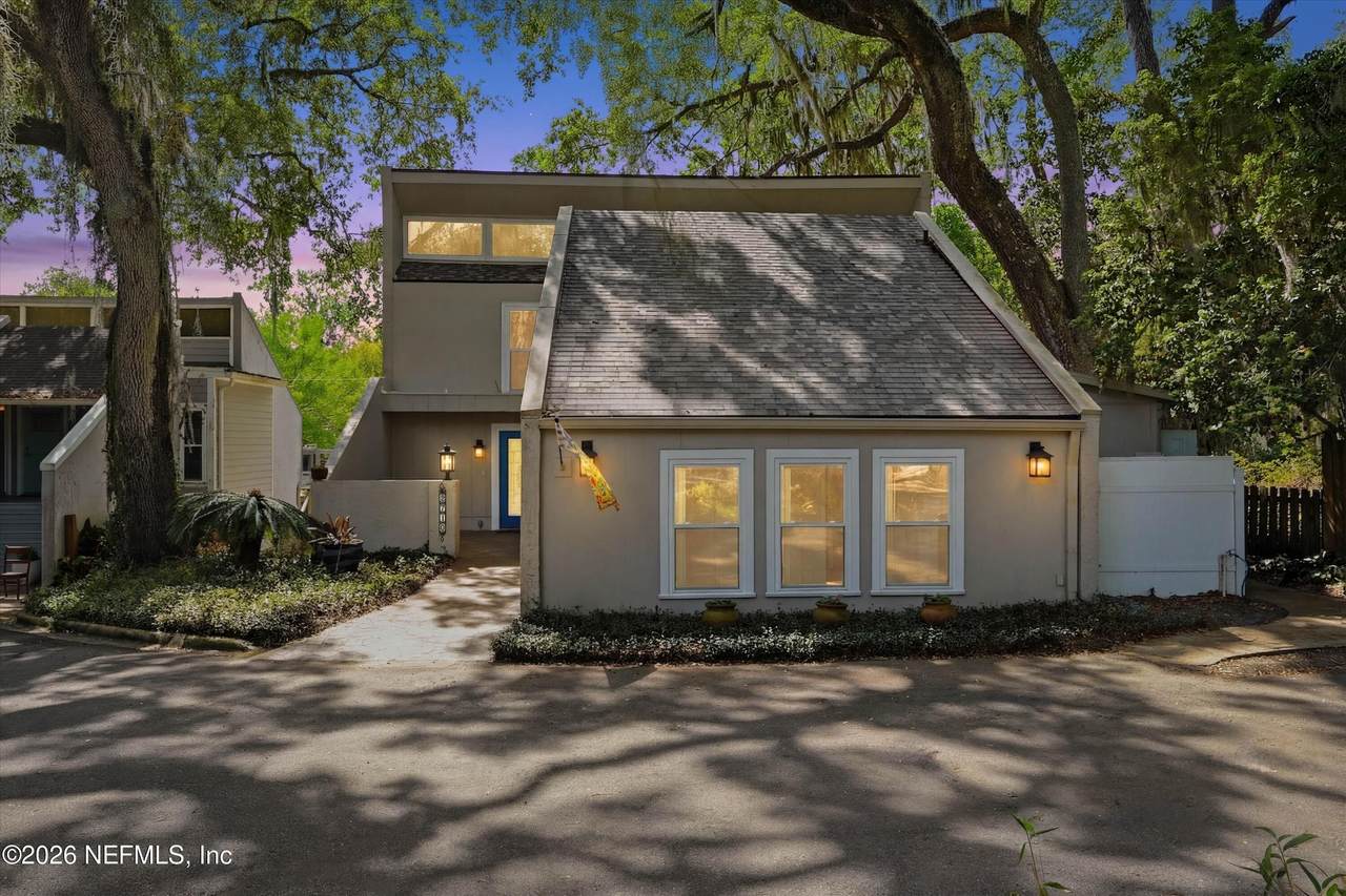 2710 Cove View Drive - Photo 1