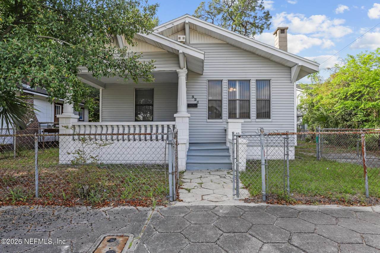 324 19TH Street - Photo 1