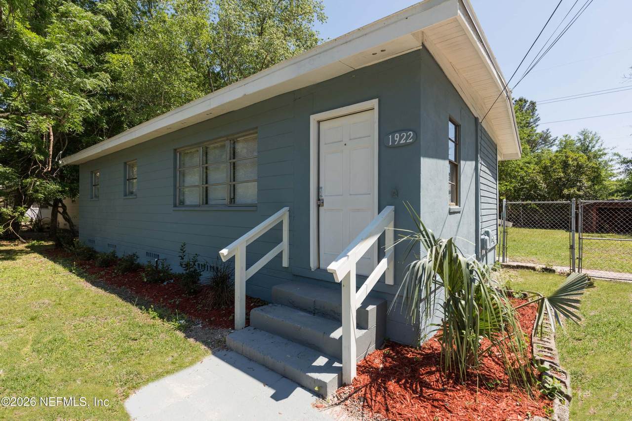 1922 Maclean Road - Photo 1
