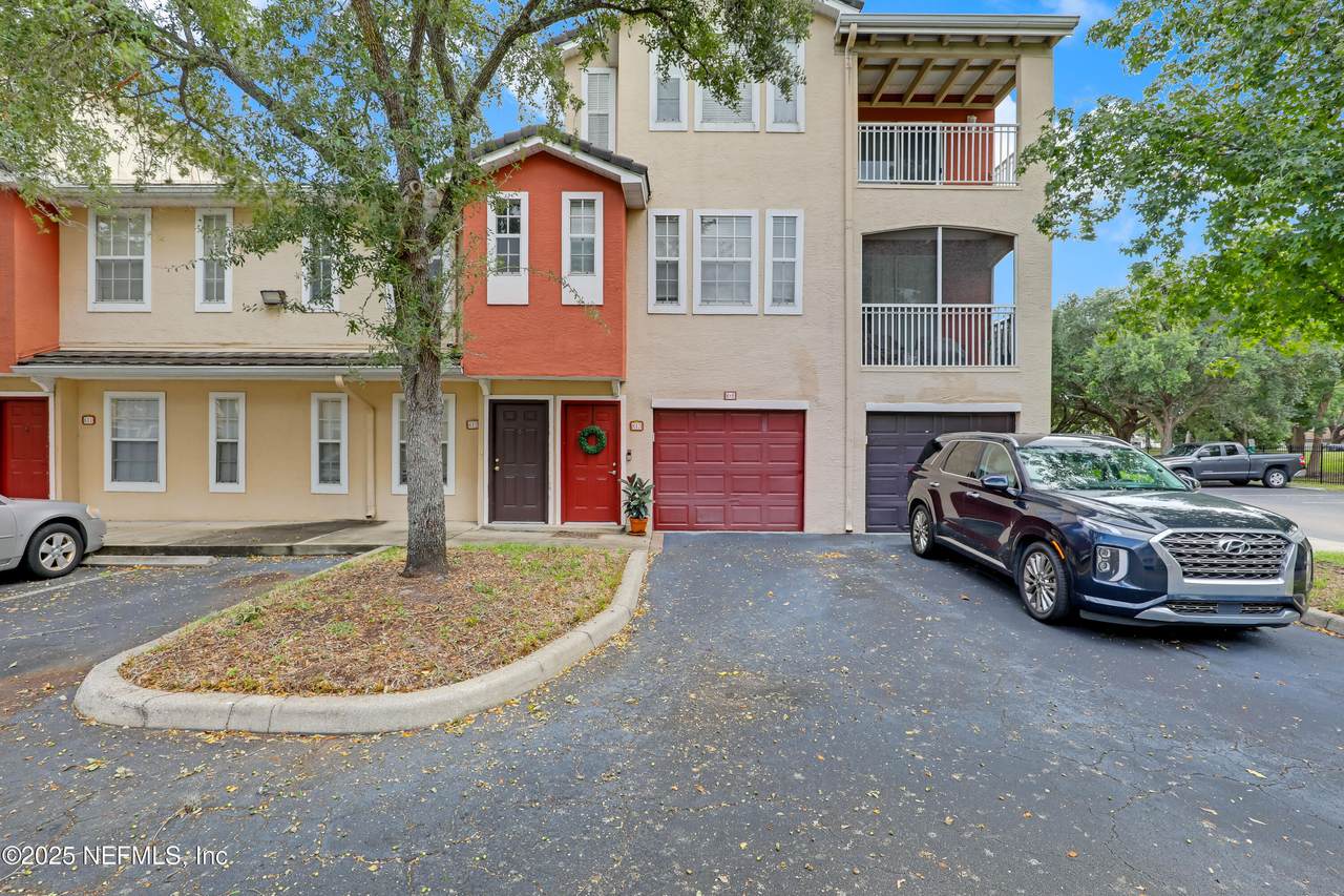 10075 Gate Parkway - Photo 1