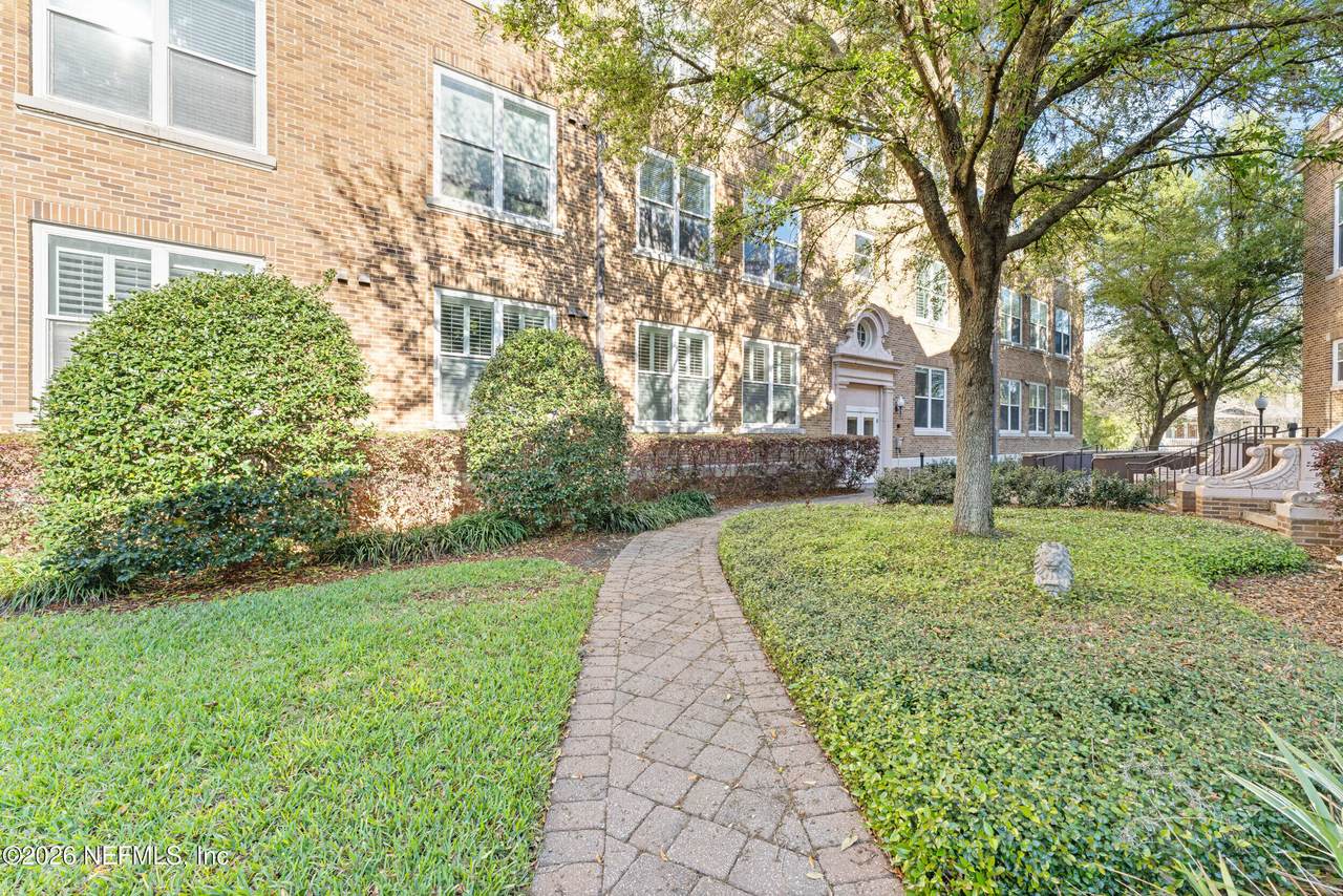 2525 College Street - Photo 1