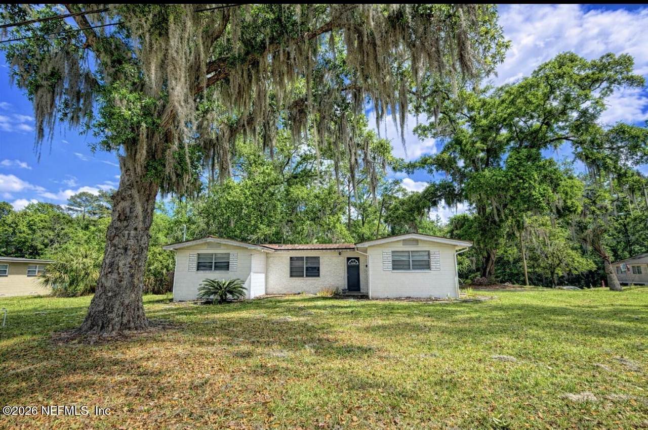 7421 Greenway Drive - Photo 1