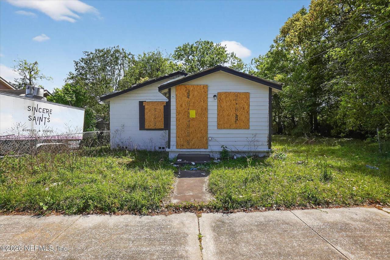 1086 30TH Street - Photo 1