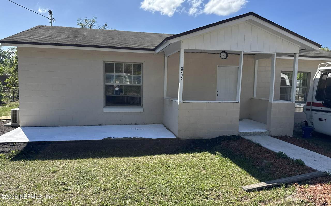 3736 Pine View Circle - Photo 1