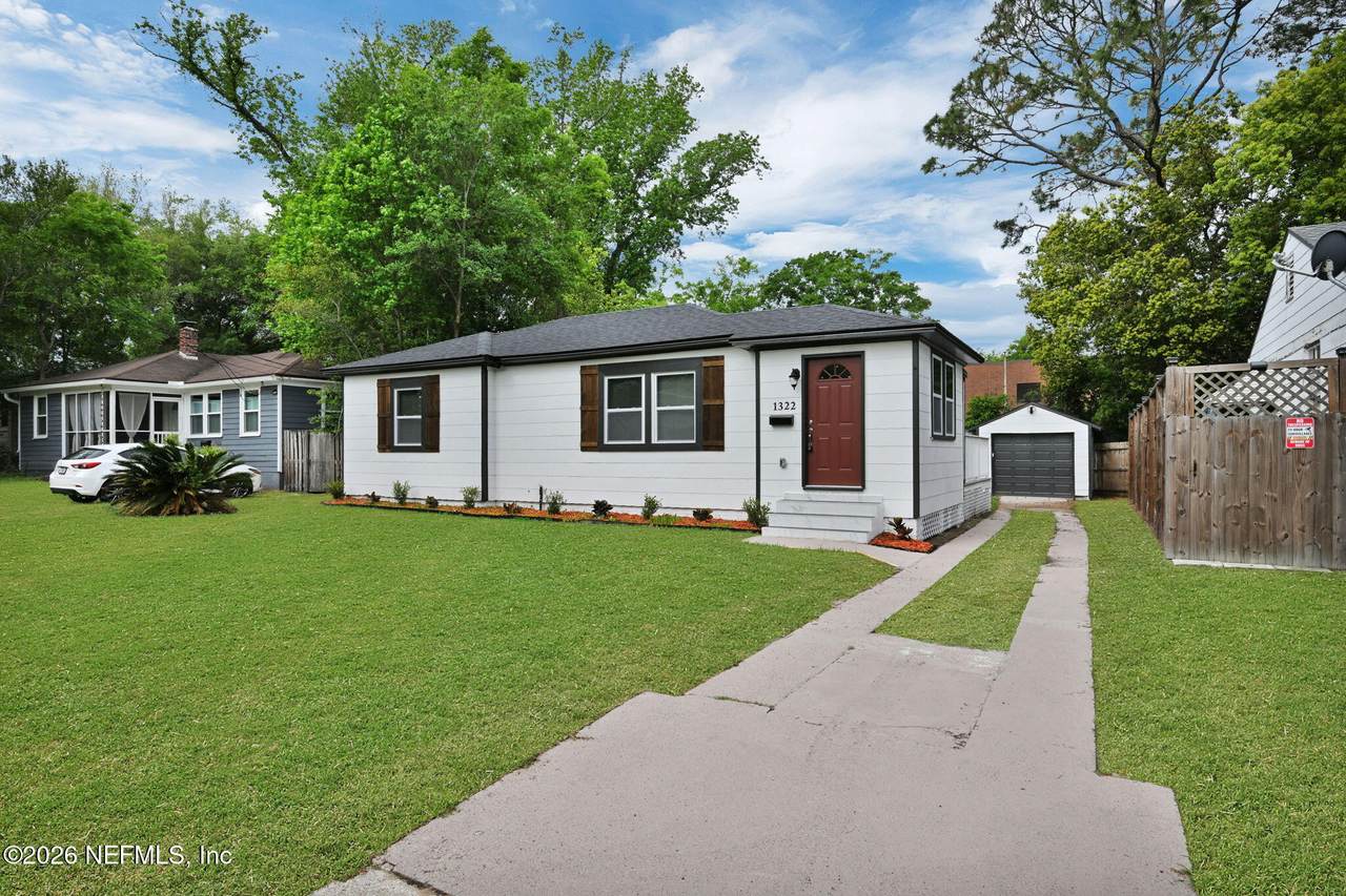 1322 Macarthur Street - Photo 1