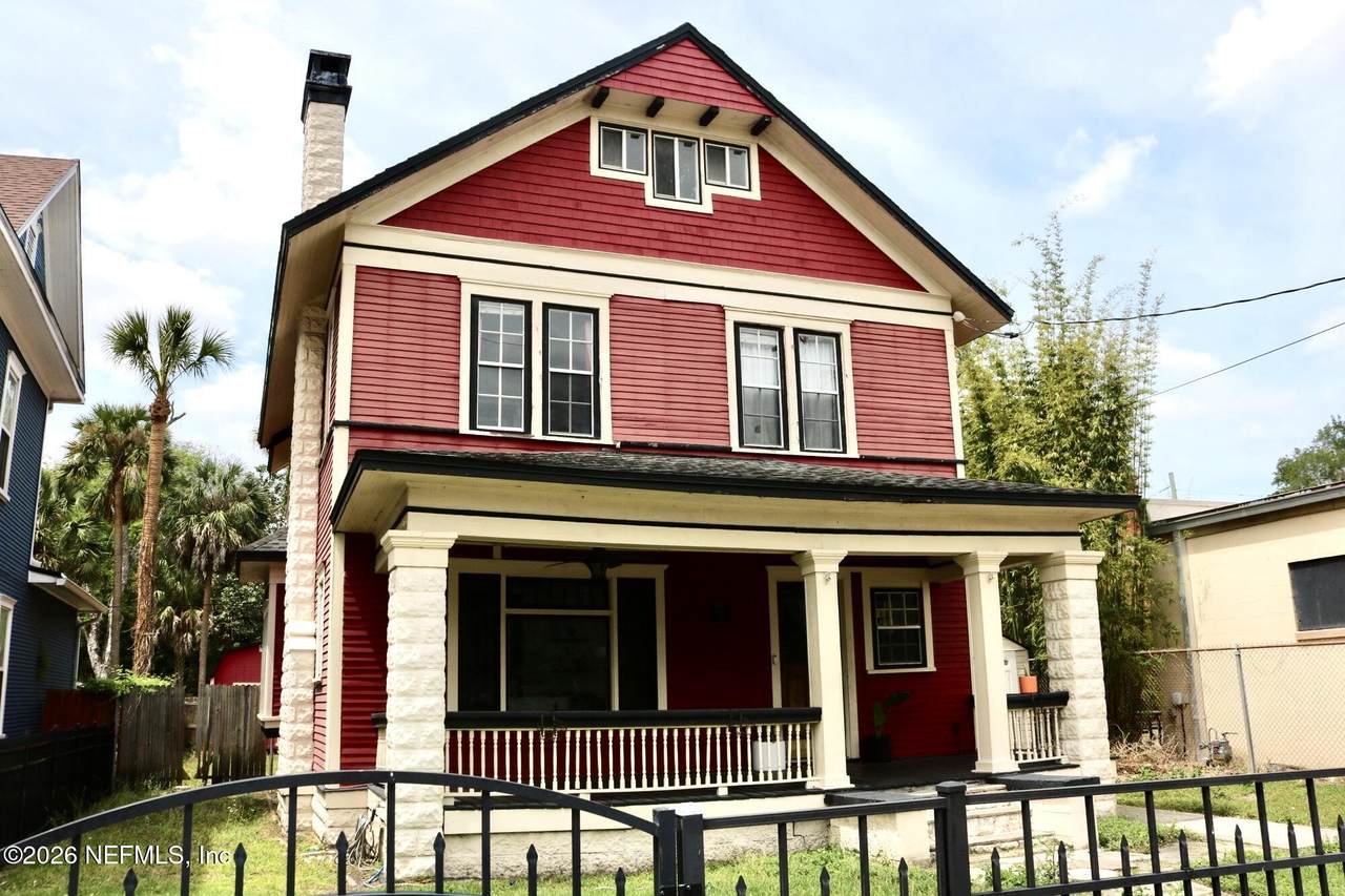 1642 Walnut Street - Photo 1