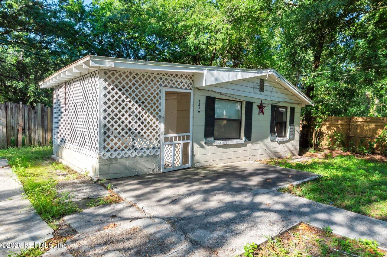 1516 33RD Street - Photo 1