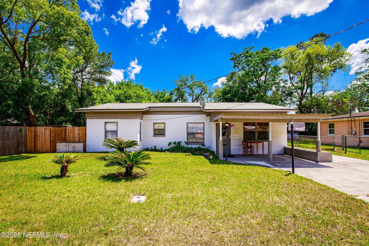 5242 Helm Avenue - Photo 1