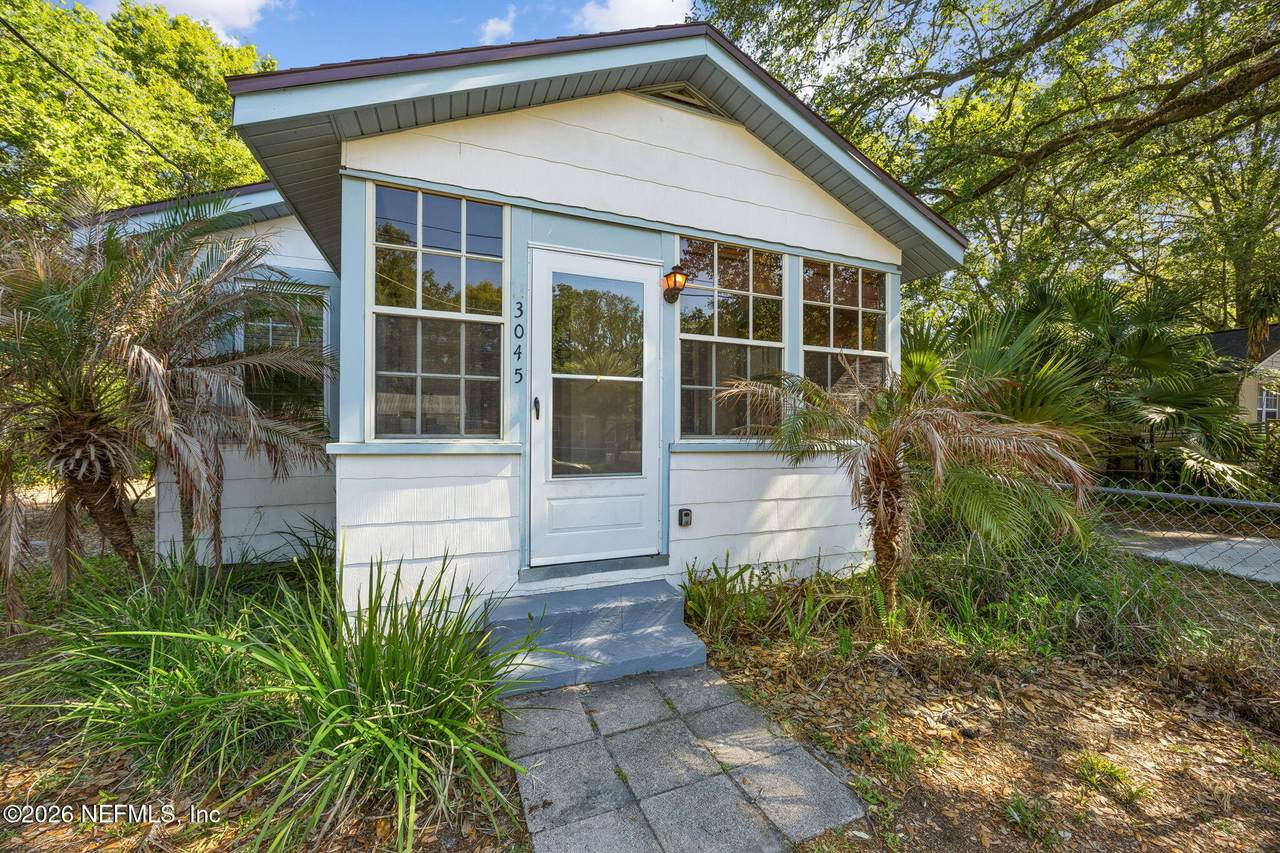 3045 Dellwood Avenue - Photo 1