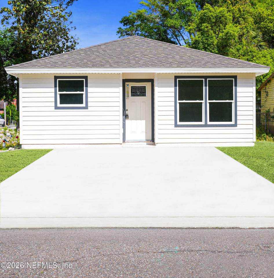 1477 Evergreen Avenue - Photo 1