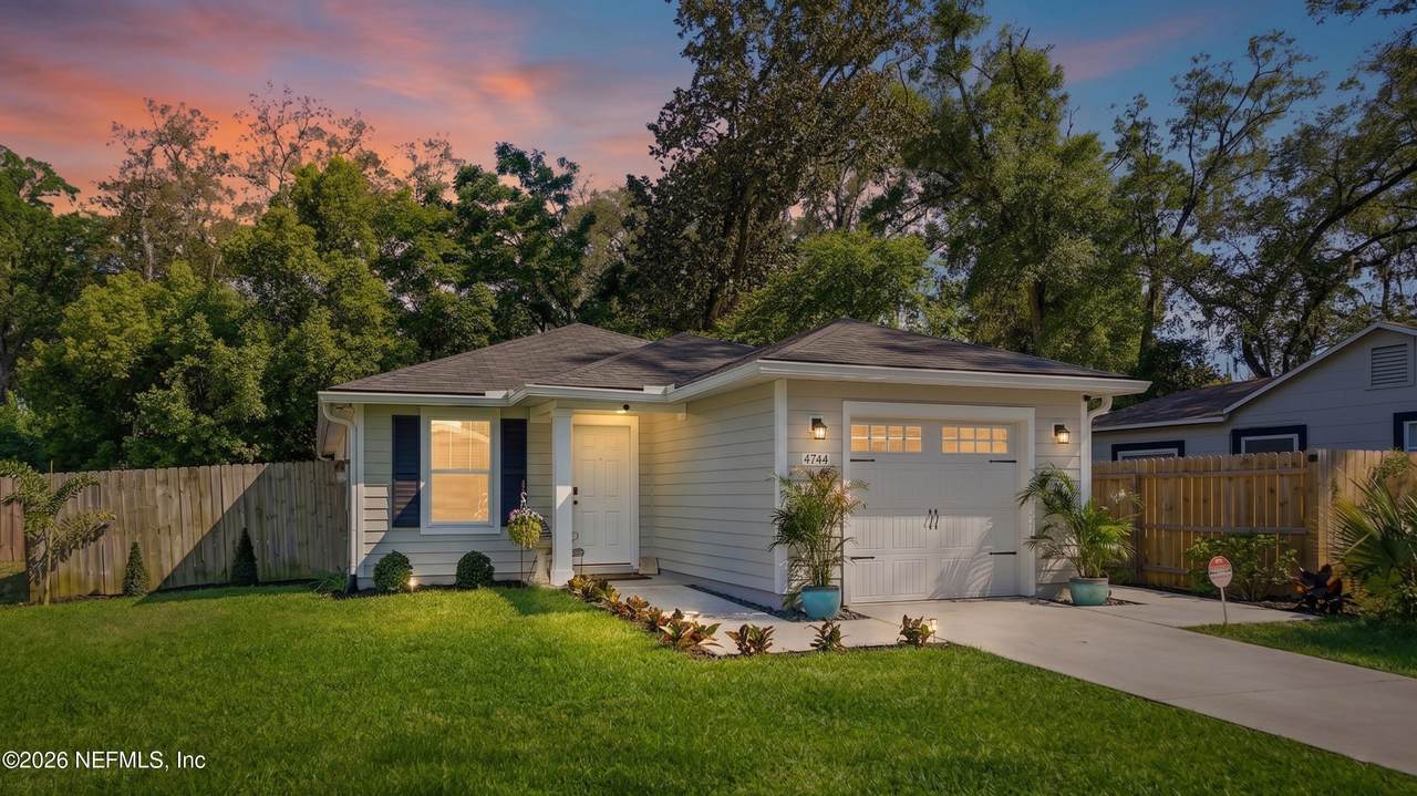 4744 Ridgewood Avenue - Photo 1
