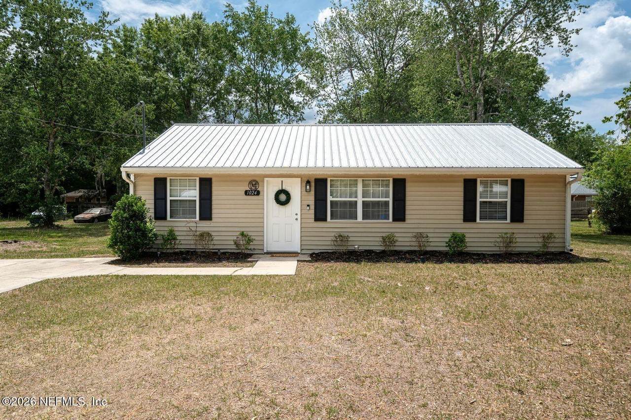 1024 Southgate Drive - Photo 1
