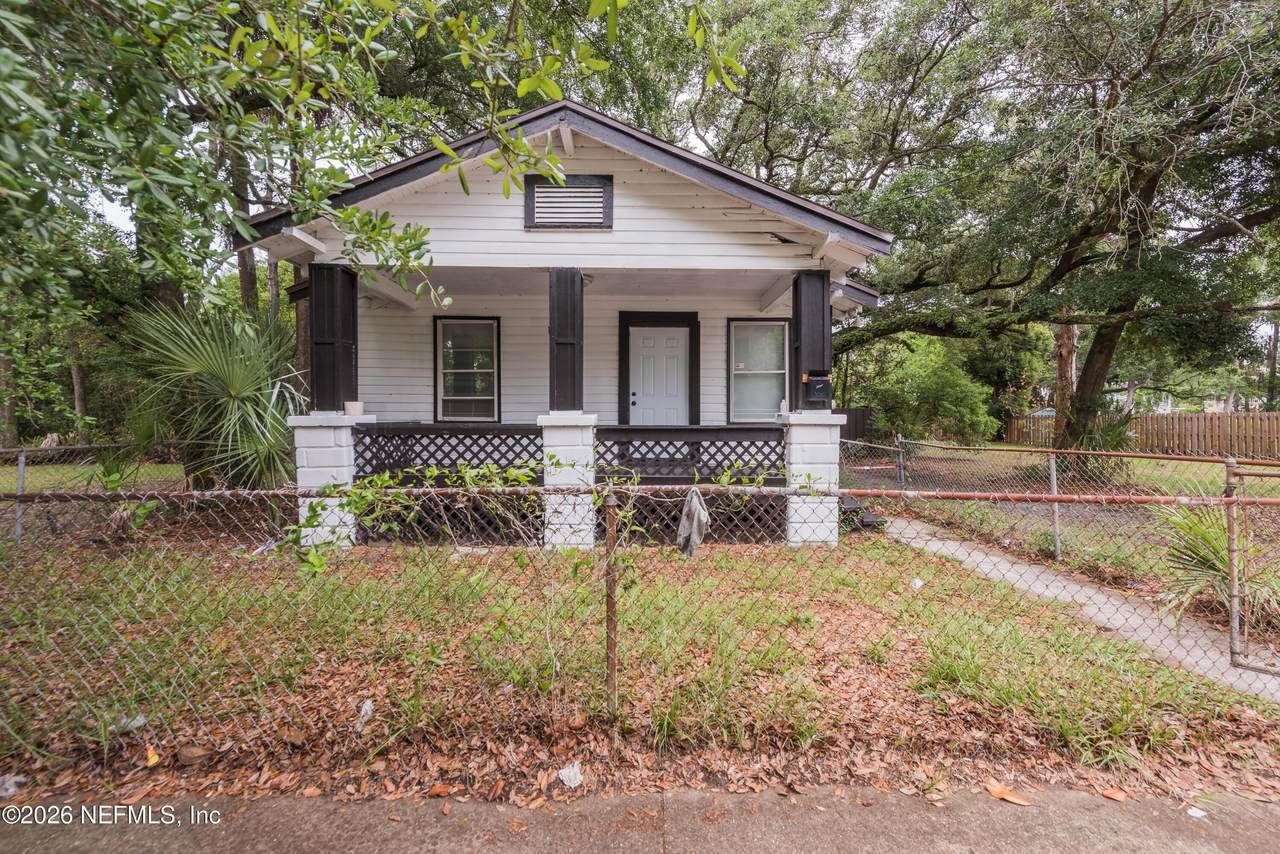 1045 11TH Street - Photo 1