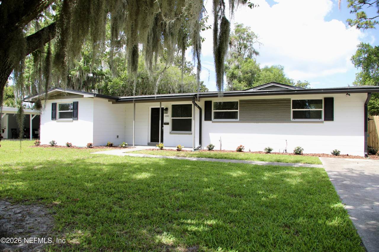 1050 Glynlea Road - Photo 1