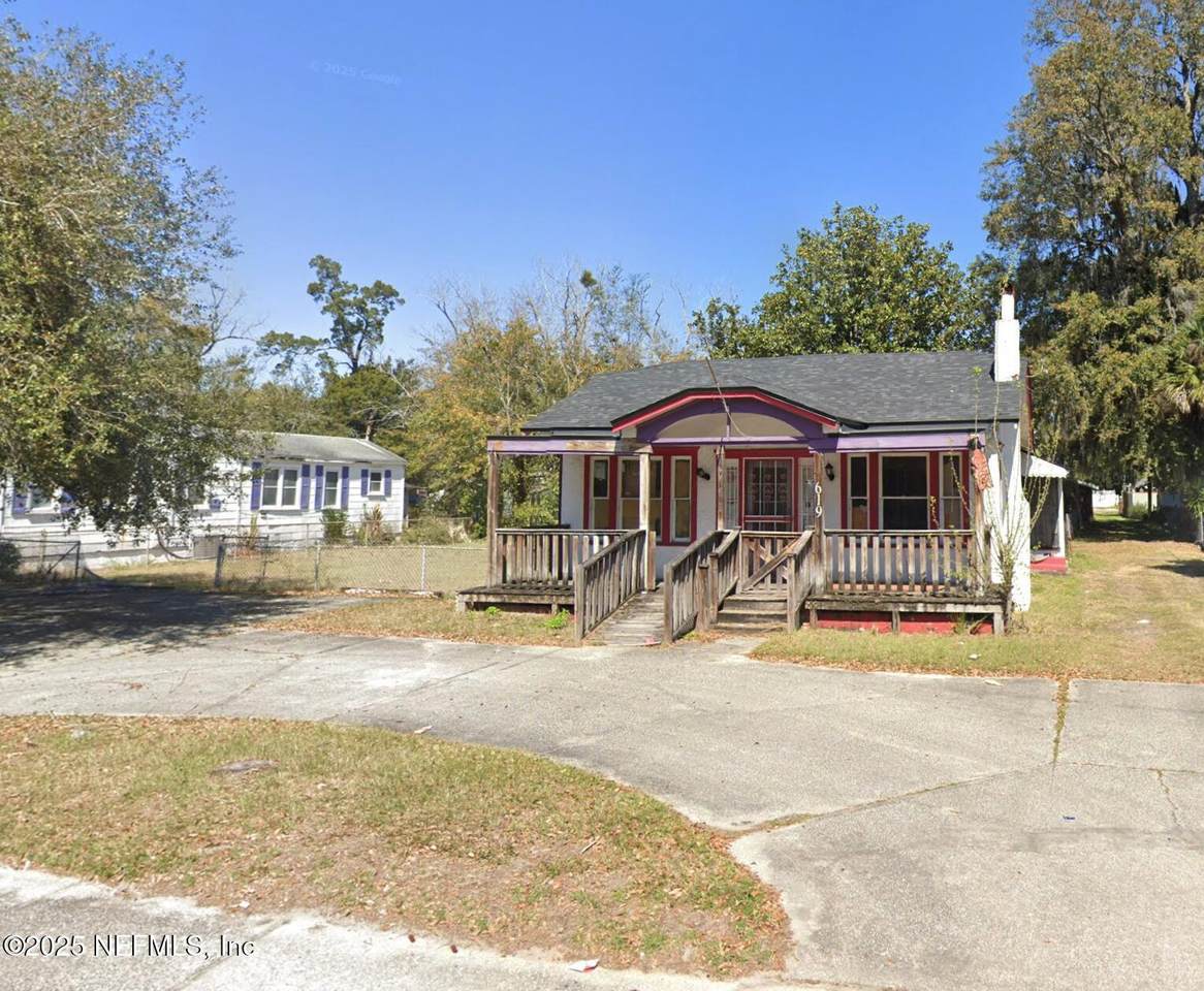 619 Golfair Boulevard - Photo 1