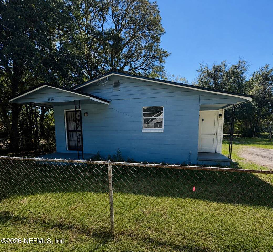 1930 6TH Street - Photo 1