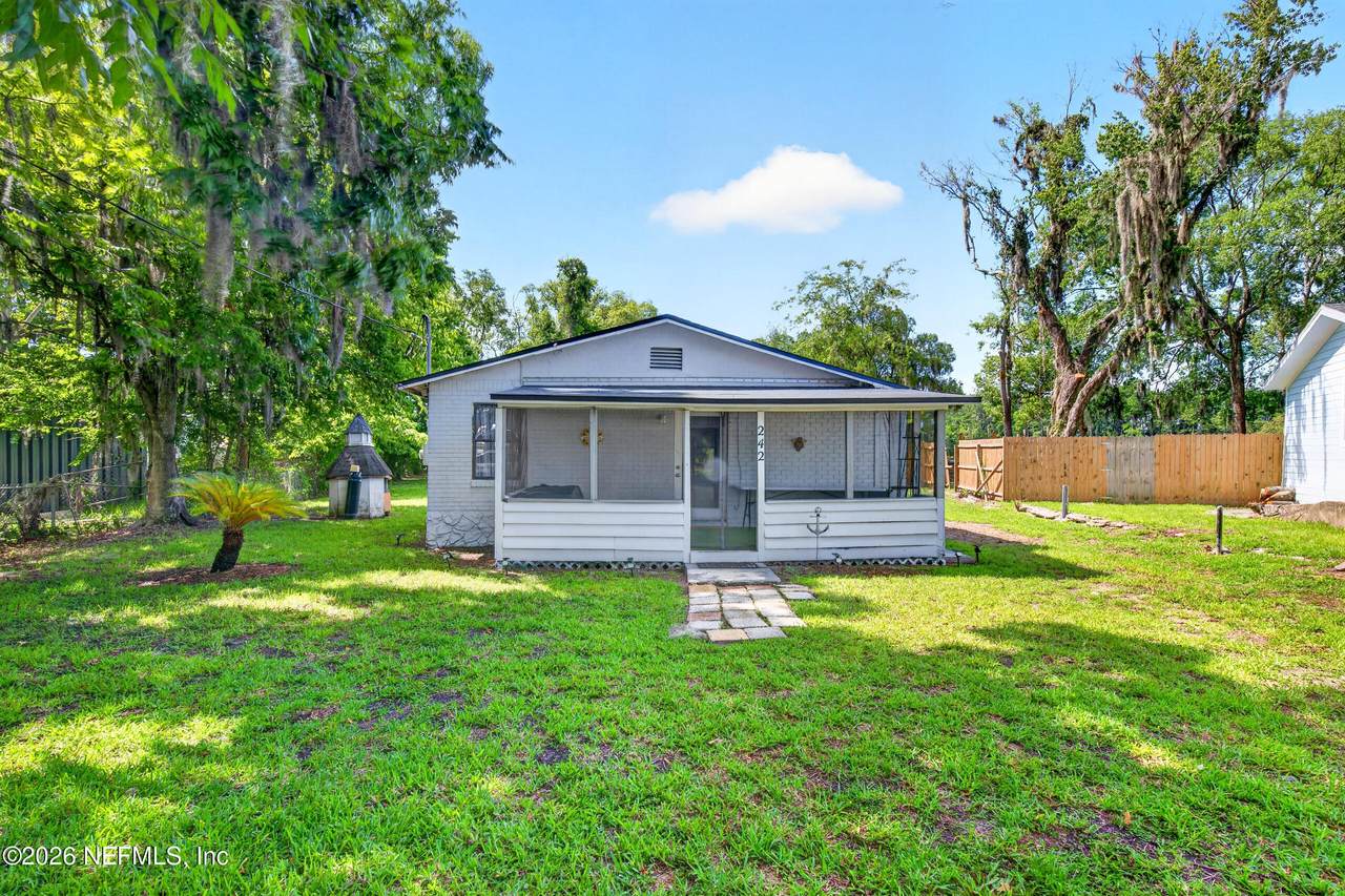 242 Holly Court - Photo 1