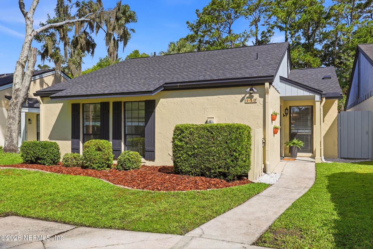 140 Bermuda Court - Photo 1