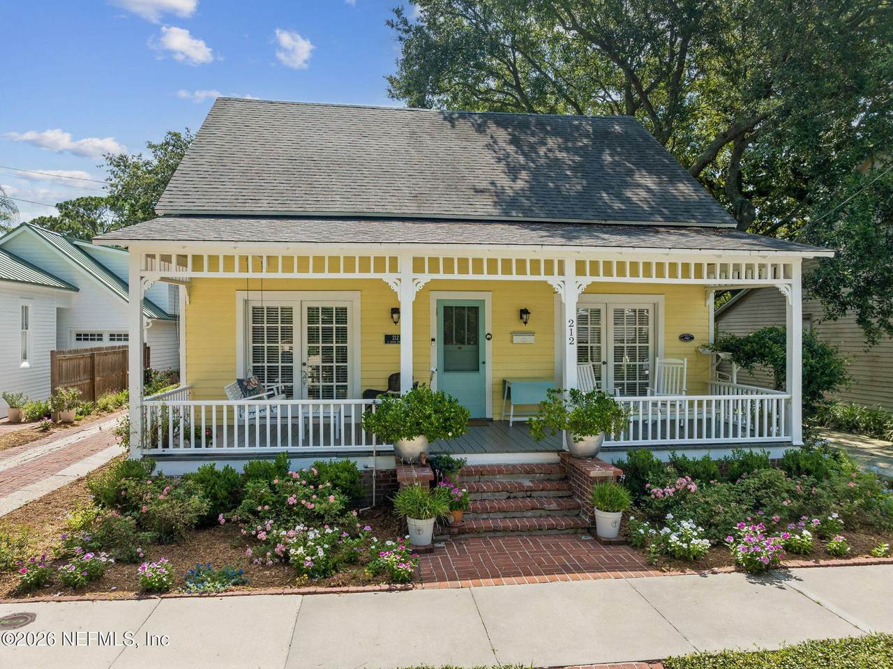 212 6TH Street - Photo 1