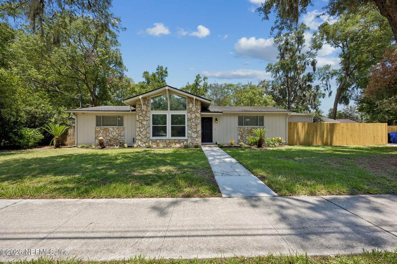 1829 Plainfield Avenue - Photo 1